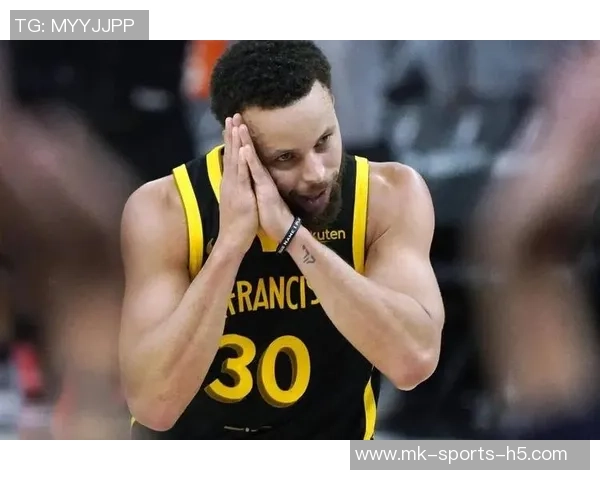 库里谈球队状态:一切顺理成章目标是持续保持良好表现